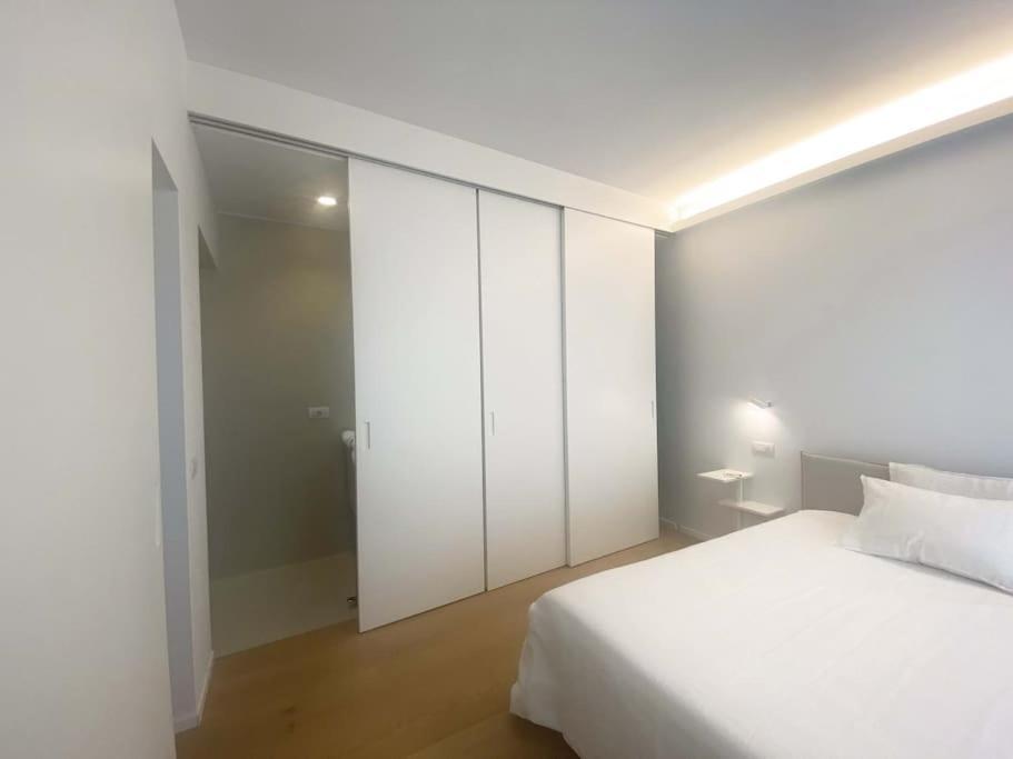 The Window On The Theatre And The Cathedral - Luxury Apartment Комо Экстерьер фото