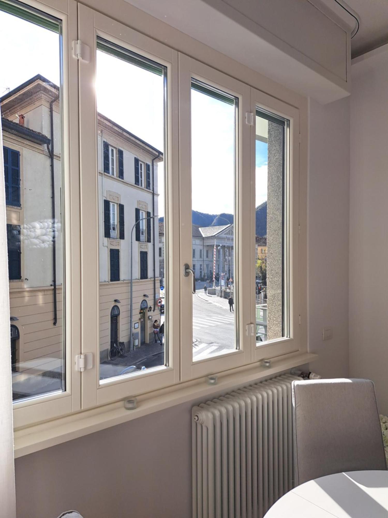 The Window On The Theatre And The Cathedral - Luxury Apartment Комо Экстерьер фото