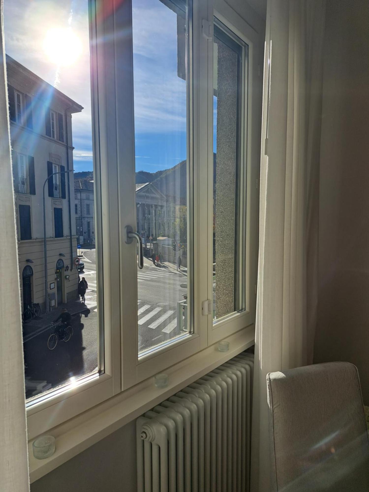The Window On The Theatre And The Cathedral - Luxury Apartment Комо Экстерьер фото