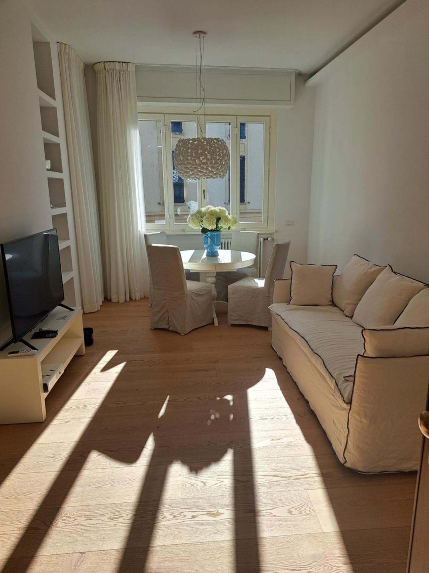 The Window On The Theatre And The Cathedral - Luxury Apartment Комо Экстерьер фото