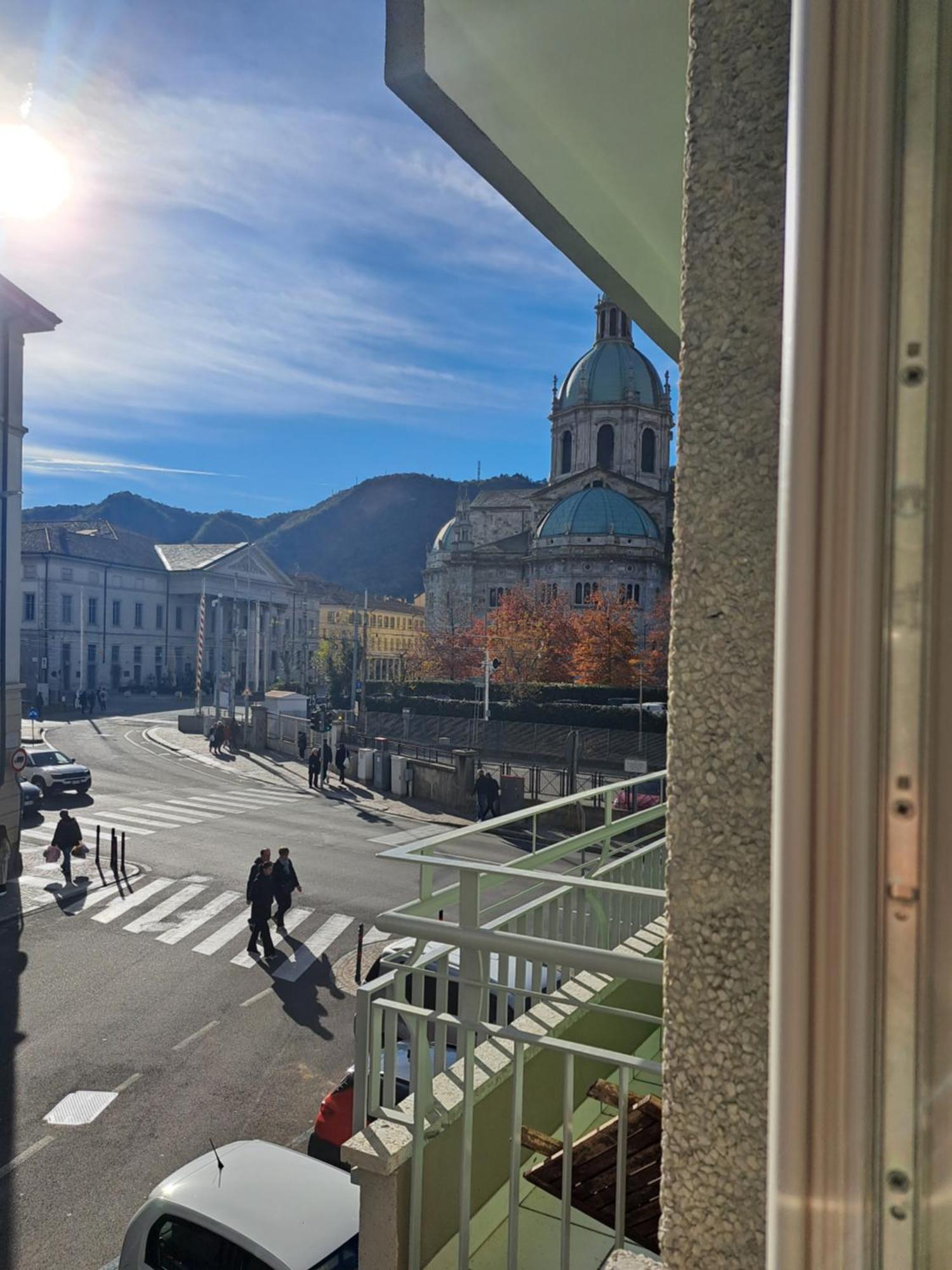 The Window On The Theatre And The Cathedral - Luxury Apartment Комо Экстерьер фото